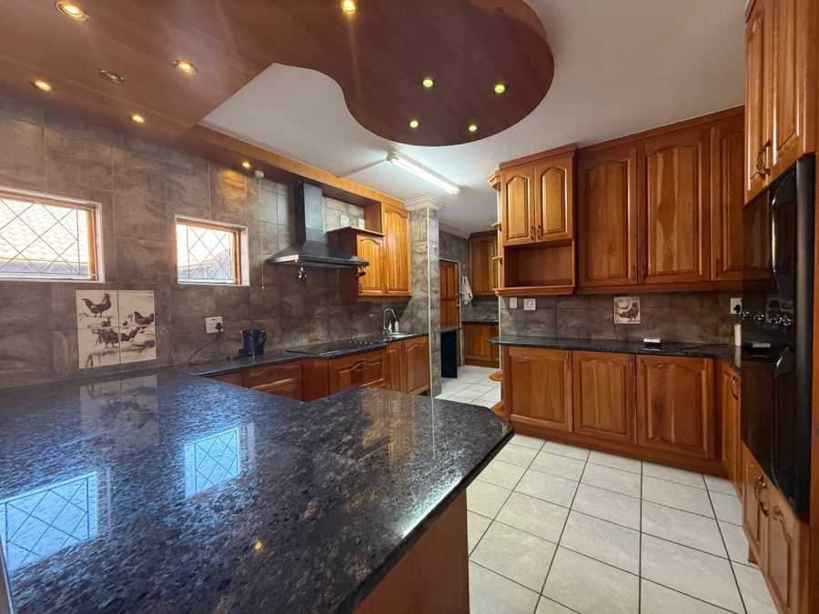 5 Bedroom Property for Sale in Birdwood Estate North West